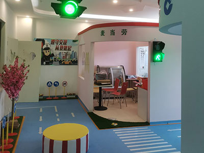 情景教室模擬交通